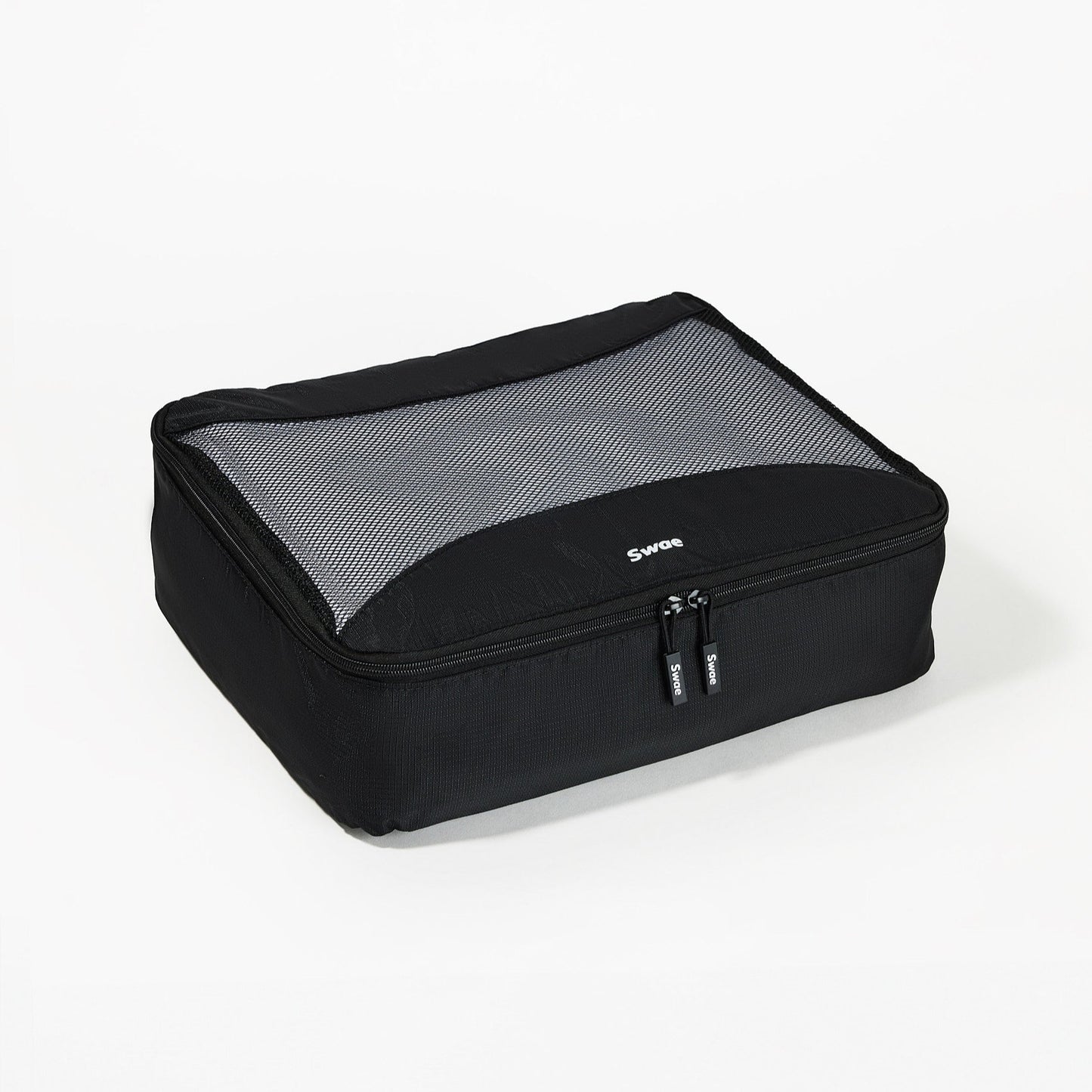 Swae large packing cube – a spacious, lightweight travel organiser designed to keep clothing neatly packed and maximise space in your travel bag.